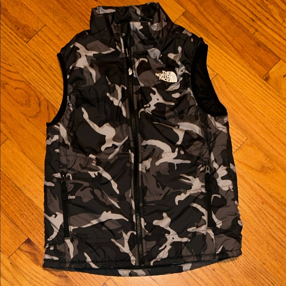 The North Face Kids Camo Puffer Vest - Black and Gray size small